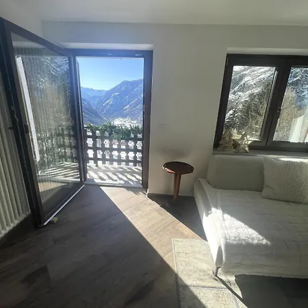 Comfortable And Sunny 4 Minutes Skiing Facilities *