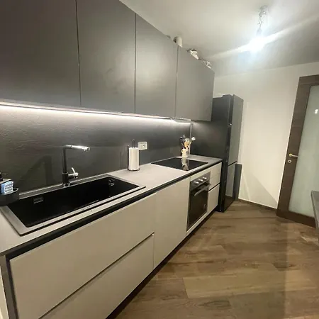 Comfortable And Sunny 4 Minutes Skiing Facilities *