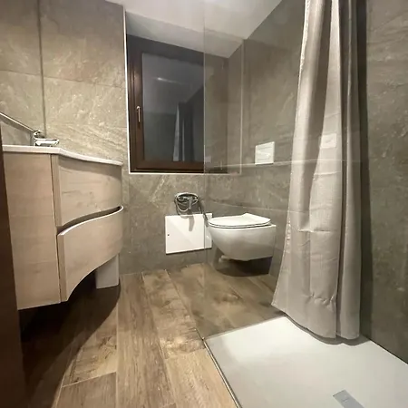 Comfortable And Sunny 4 Minutes Skiing Facilities Apartament